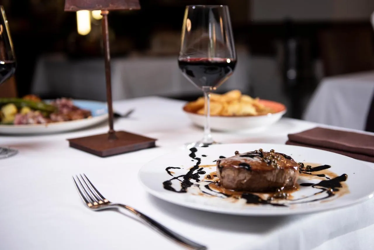 Hotel Osteria Della Pista Dal 1875 Casorate Sempione 4*,  Italia