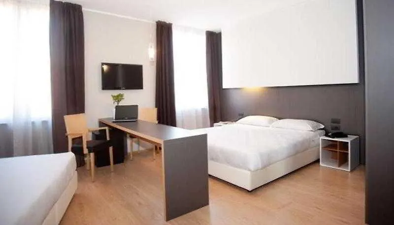 Hotel Osteria della Pista dal 1875 Casorate Sempione 4*,  Italia